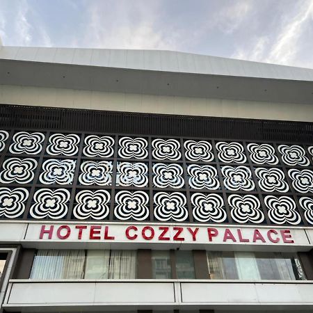 Hotel Cozzy Palace Surat Zewnętrze zdjęcie