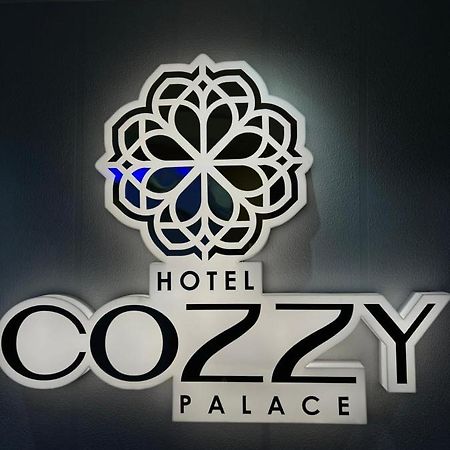 Hotel Cozzy Palace Surat Zewnętrze zdjęcie
