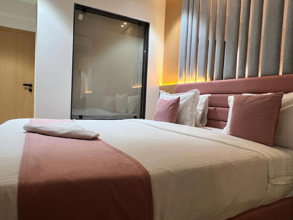 Hotel Cozzy Palace Surat Zewnętrze zdjęcie