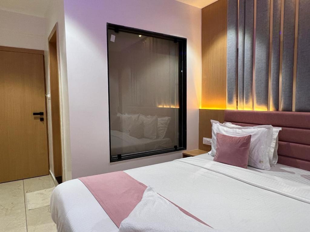 Hotel Cozzy Palace Surat Zewnętrze zdjęcie