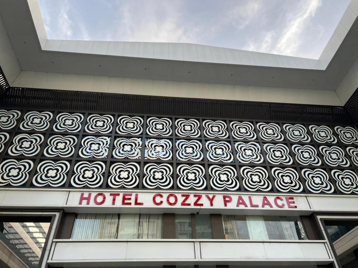 Hotel Cozzy Palace Surat Zewnętrze zdjęcie