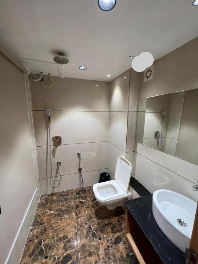 Hotel Cozzy Palace Surat Zewnętrze zdjęcie